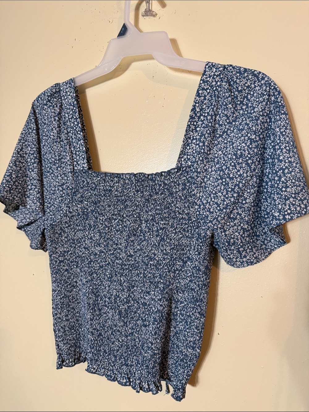 eesome Blue Floral Smocked Square-Neck Crop Top